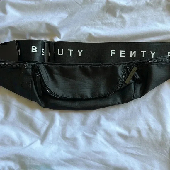 Unisex FENTY Beauty Fanny Pack Shoulder Bag Black White NEW! Waist Bag - Picture 2 of 9